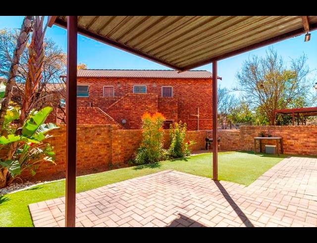 3 BEDROOM TOWNHOUSE FOR SALE IN WILGEHEUWEL